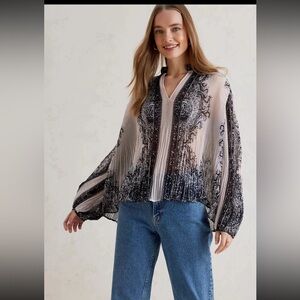 Anthropologie Forever That Girl Black and Cream pleated Blouse